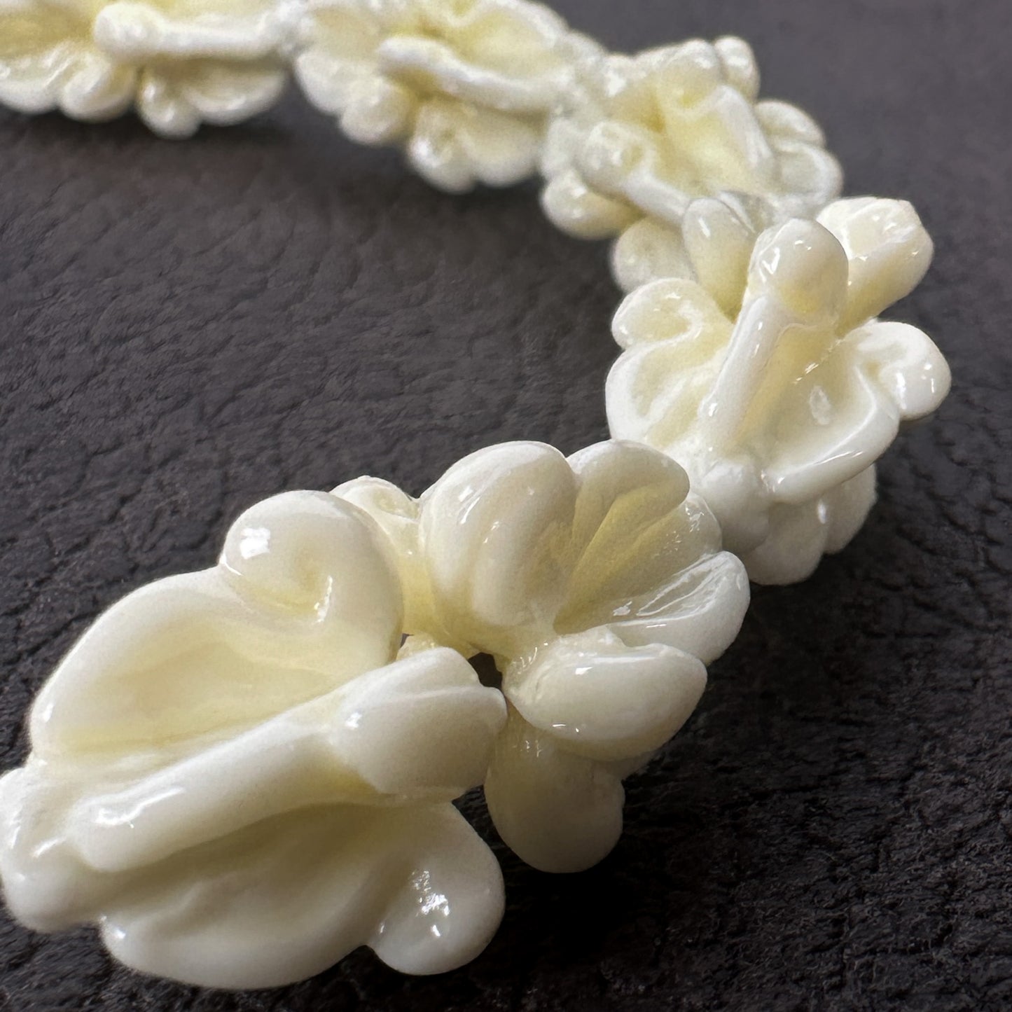 Hawaiian Crown Flower 13mm Cream Resin Bead (C131)-The Bead Gallery Honolulu