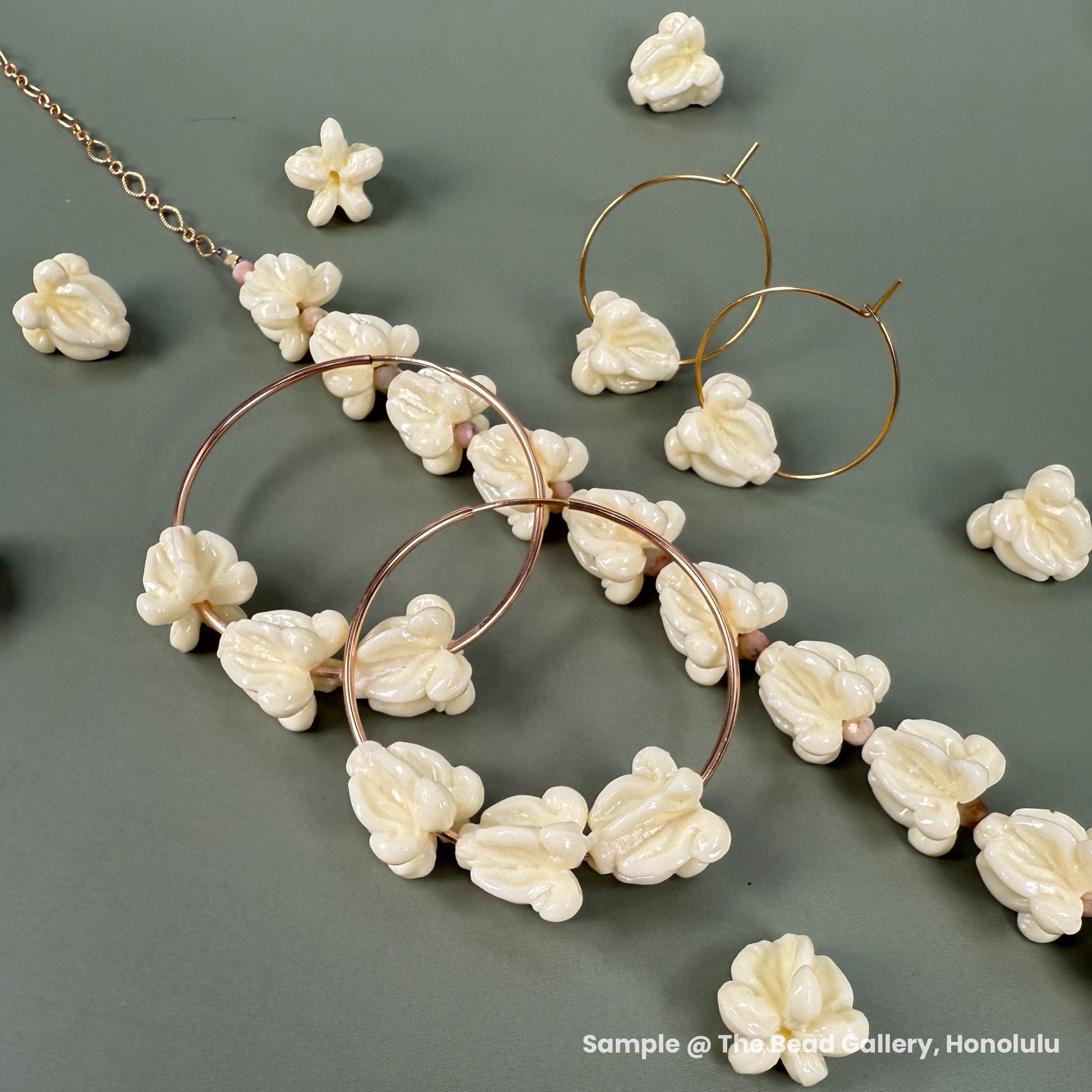 Hawaiian Crown Flower 13mm Cream Resin Bead (C131)-The Bead Gallery Honolulu