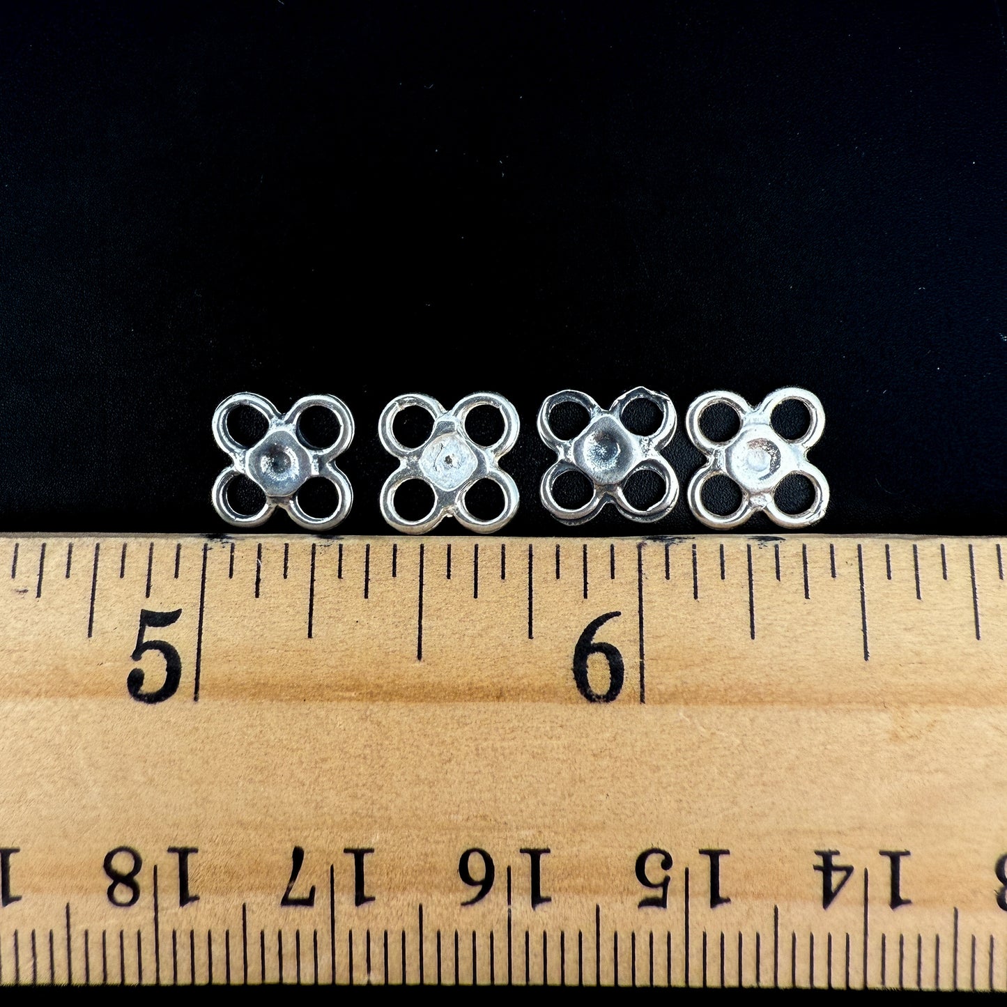 Four Loop Flower Link - Silver | Antiqued Silver (1 pc /M41)-The Bead Gallery Honolulu