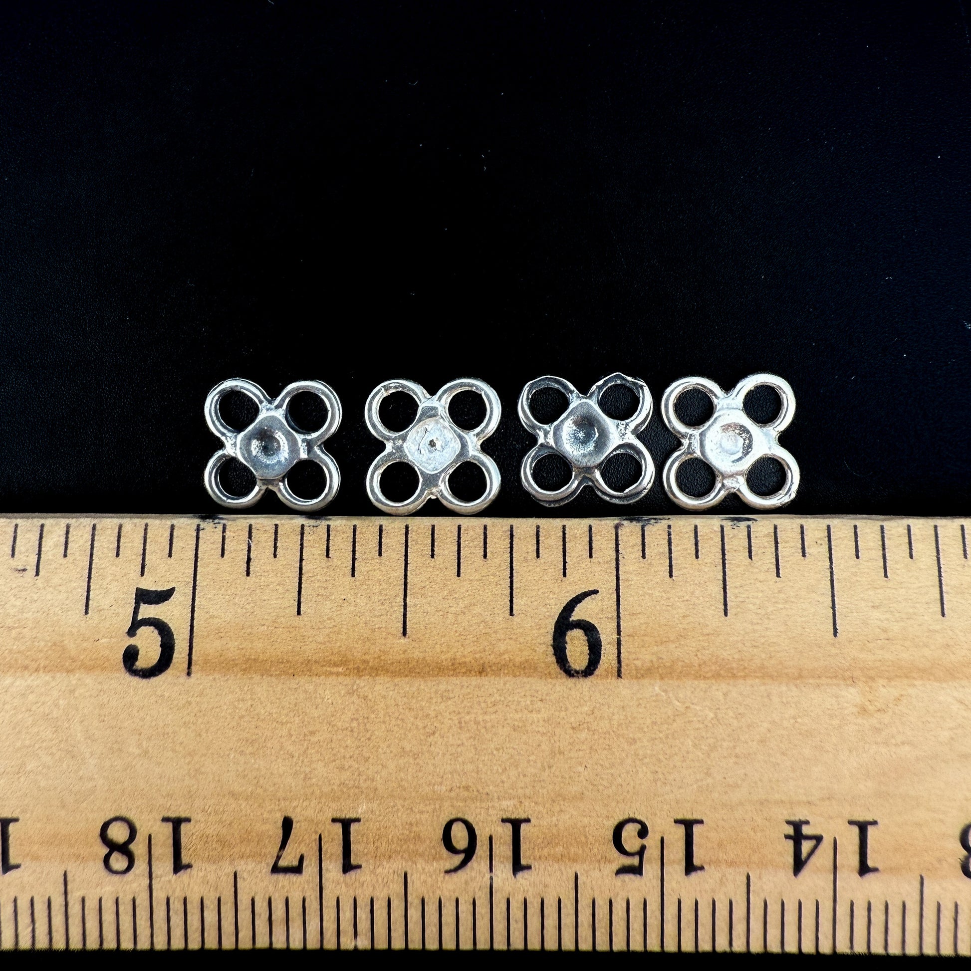 Four Loop Flower Link - Silver | Antiqued Silver (1 pc /M41)-The Bead Gallery Honolulu