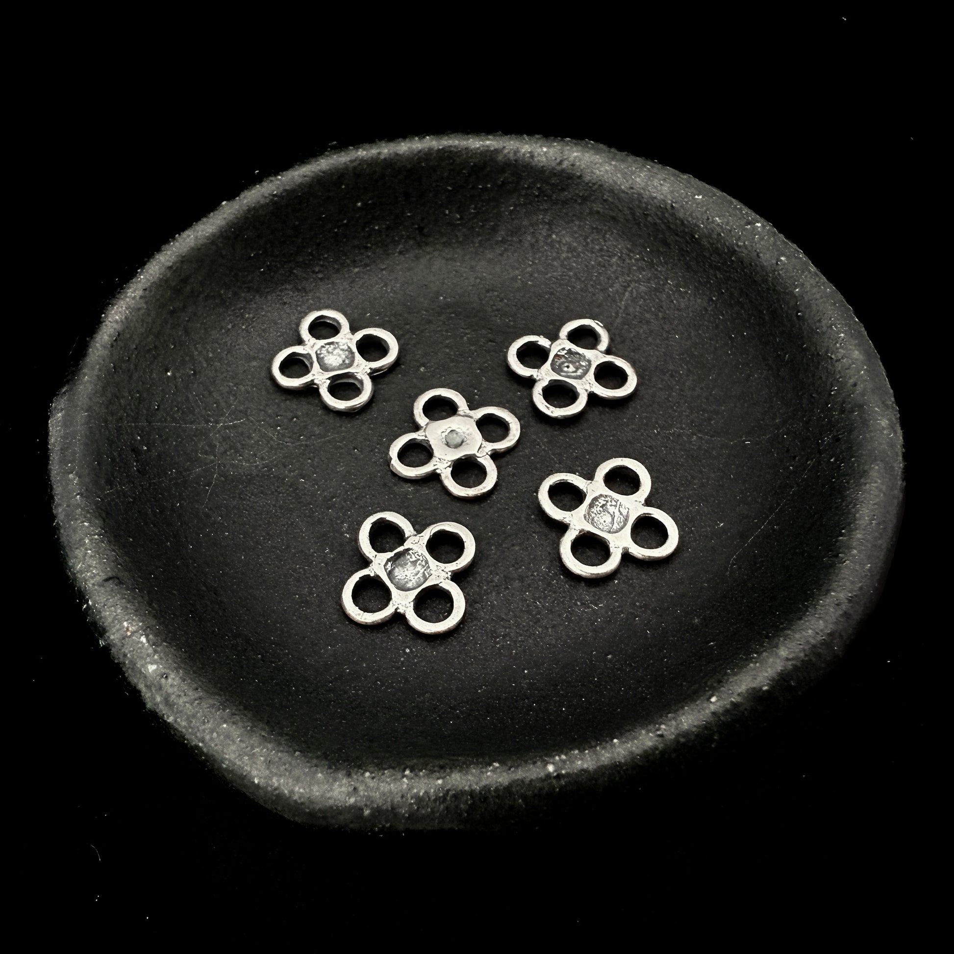 Four Loop Flower Link - Silver | Antiqued Silver (1 pc /M0041)-The Bead Gallery Honolulu