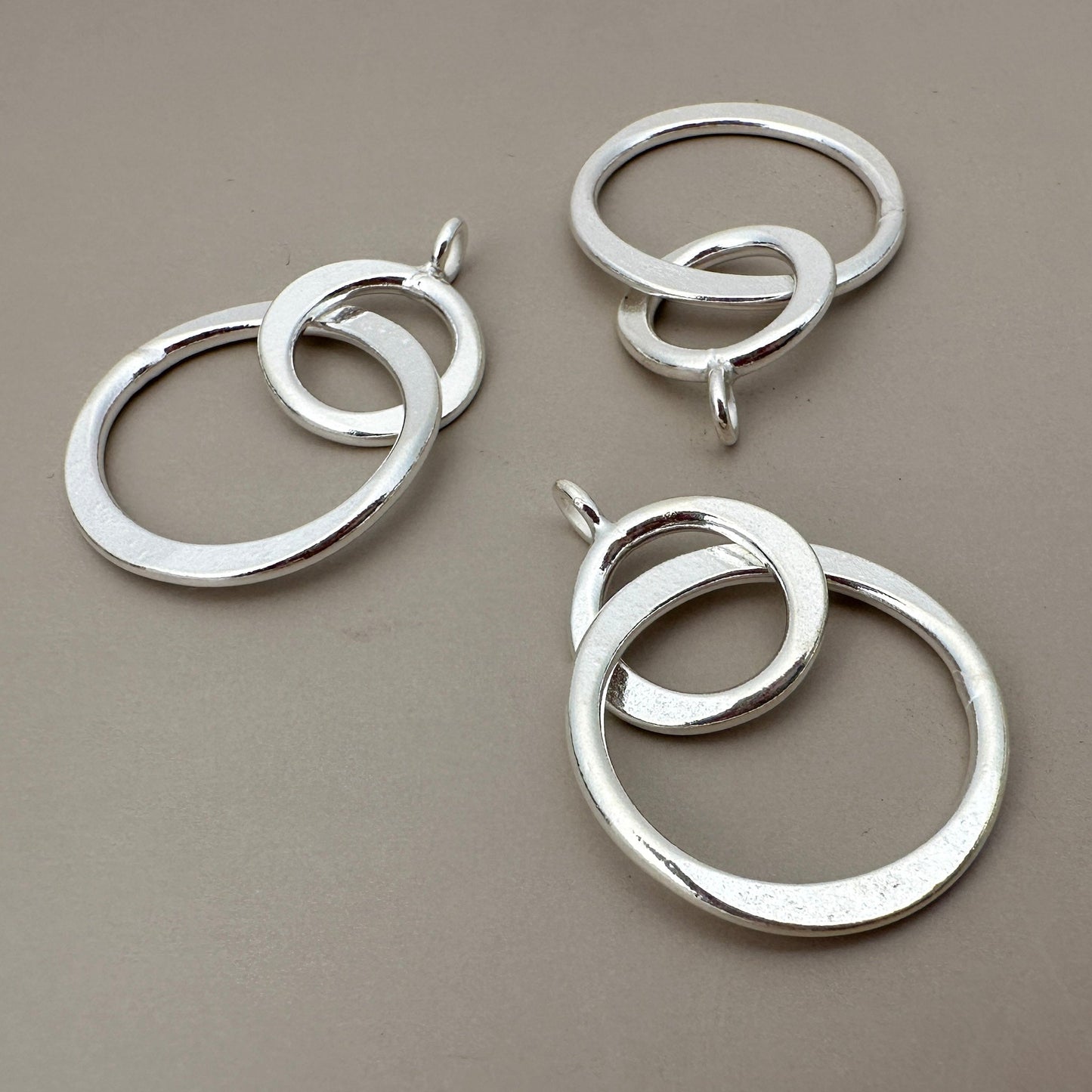 Large Linked Rings Thai Silver Pendant - 1 pc. (M1927)-The Bead Gallery Honolulu