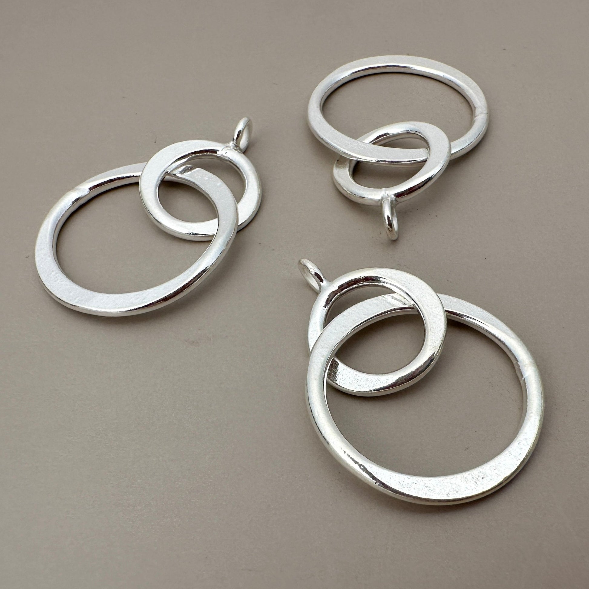 Large Linked Rings Thai Silver Pendant - 1 pc. (M1927)-The Bead Gallery Honolulu