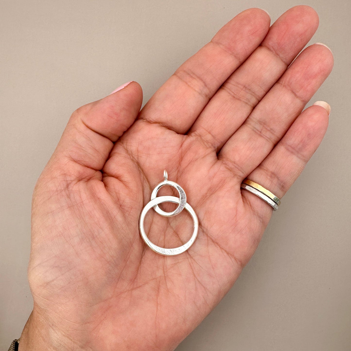 Large Linked Rings Thai Silver Pendant - 1 pc. (M1927)-The Bead Gallery Honolulu