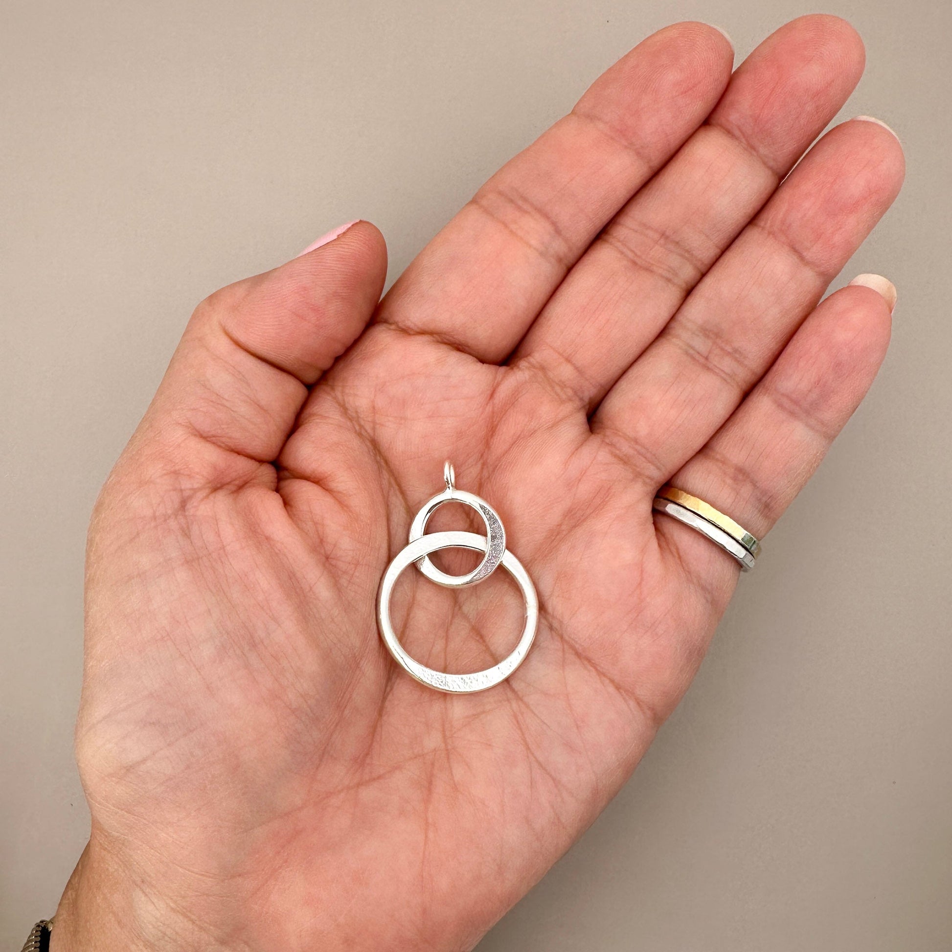 Large Linked Rings Thai Silver Pendant - 1 pc. (M1927)-The Bead Gallery Honolulu